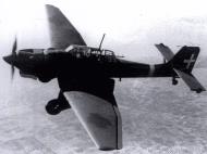 Asisbiz Junkers Ju 87B2 Picchiatelli RA 97 Gruppo banking left 1940 01