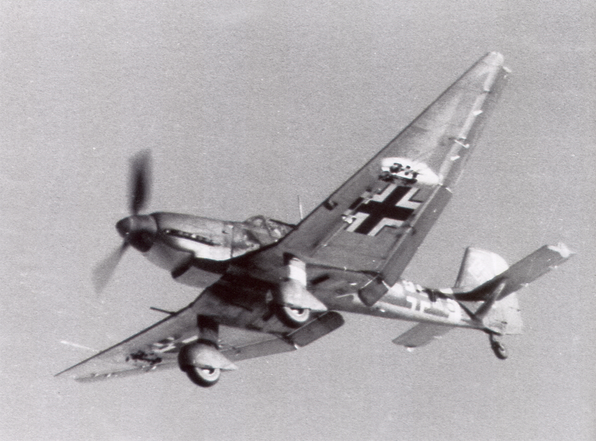 Junkers Ju 87D5 Stuka 8.SG2 (T6+AS) Hendrik Stahl 1944 01