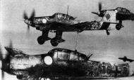 Asisbiz Junkers Ju 87D3 Stuka 3.SG2 T6+GL in winter camuflage Pervomaisk Ukraine 1944 01