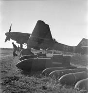 Asisbiz Junkers Ju 87D5 Stuka 3.SG3 S7+LL prior to taxing at Immola 2nd Jul 1944 02