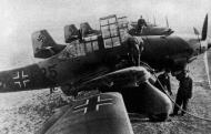 Asisbiz Junkers Ju 87A1 Stuka 5.StG165 52+L25 being refueled Germany 1938 01