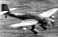 Asisbiz Junkers Ju 87R2 Stuka Stab III.StG2 T6+AC Walter Enneccerus Mediterranean theater 1941 01