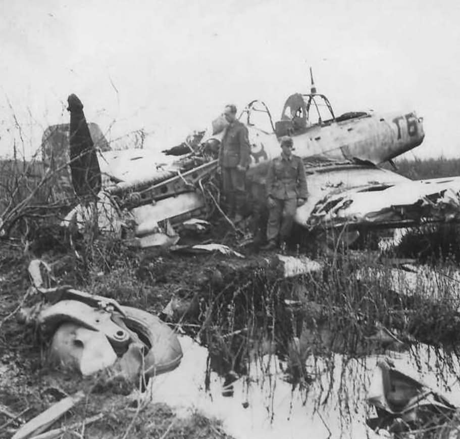 Junkers Ju 87D Stuka I.StG2 (T6+xx) crash site Russia winter 1943 01