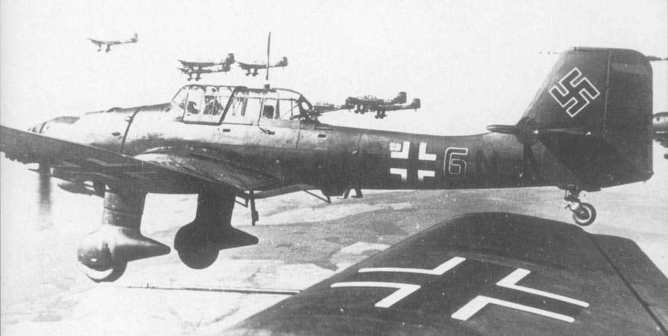 Junkers Ju 87B Stuka 5.StG2 (T6+GN) 01
