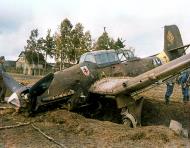 Asisbiz Junkers Ju 87B2 Stuka 9.StG2 T6+GT force landing behind German lines Eastern Front C1