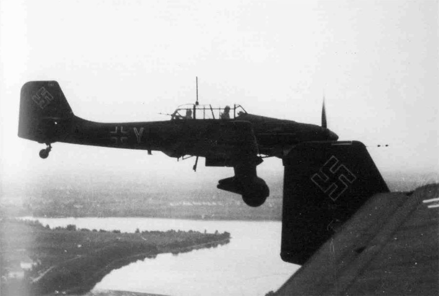 Junkers Ju 87B1 Stuka StG2 code Y side profile view over Poland 1939 02