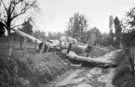 Asisbiz Junkers Ju 87B1 Stuka Geschwader Stab StG2 coded T6+LA force landed 01
