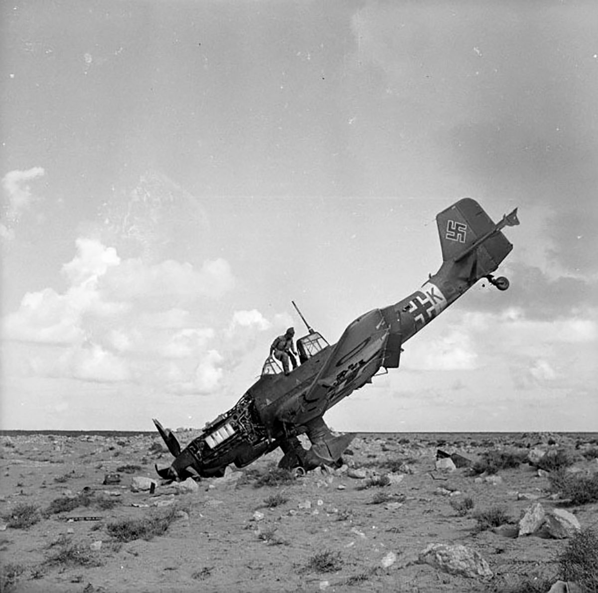 Junkers Ju 87D1 Stuka 8.StG3 (S7+KS) Stkz xx+MO damaged during a force landing and abandoned Egypt 1942 02
