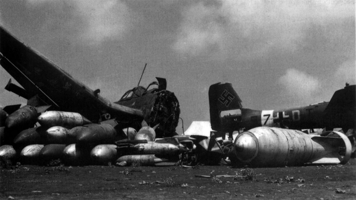 Junkers Ju 87D3 Stuka 9.StG3 (S7+DT) abandoned Tunisia 1942 01