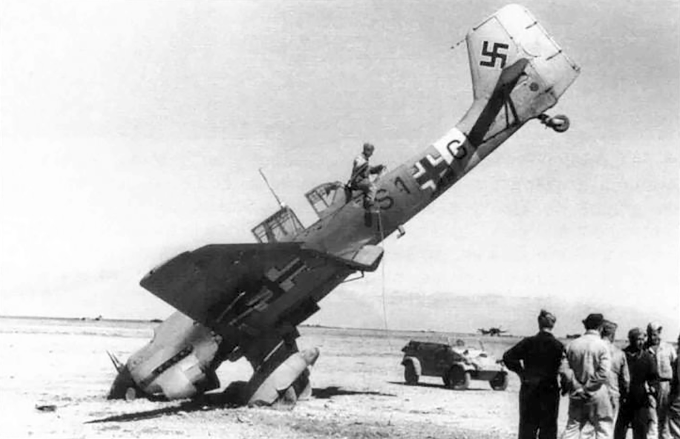Junkers Ju 87B2 Stuka 2.StG3 (S1+GK) landing mishap 1941 01