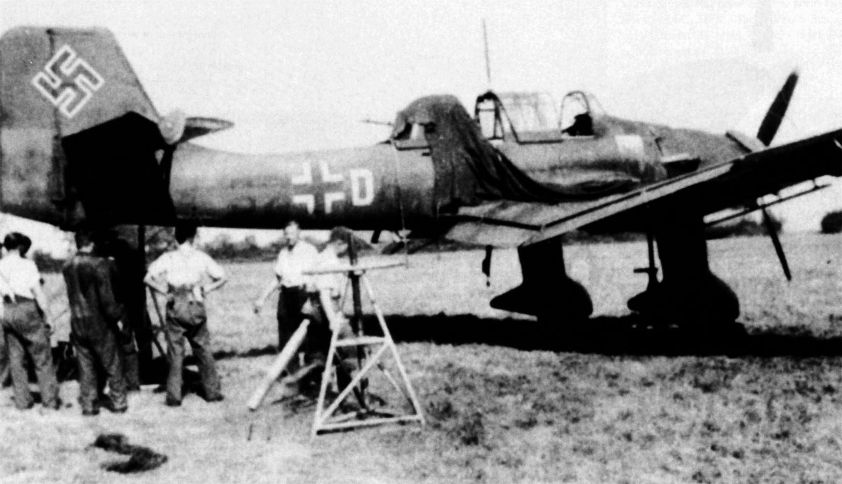 Junkers Ju 87B1 Stuka 1.StG77 (S2+DH) Trogemann Caen France 1940 01