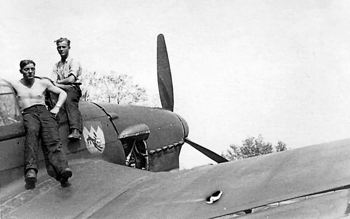 Junkers Ju 87B1 Stuka 5.StG77 showing the early emblem version 01