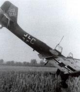 Asisbiz Junkers Ju 87B1 Stuka 1.(St)TrGr186 J9+CH forced landed France June 1940 01