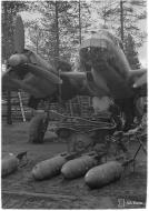 Asisbiz Junkers Ju 88A4 FAF LeLv44 being loaded with 250kg bombs Immolan 14th Jun 1944 02