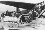 Asisbiz Junkers Ju 88 LG1 L1+xx being prepared for night raid on England 1st Mar 1941 NIOD