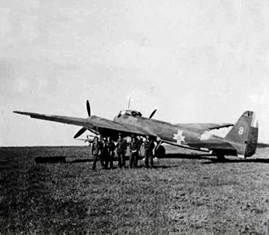 Asisbiz Junkers Ju 88D1 RRAF 2 Long Range Recon Sqn 8 Russia June 1943-01