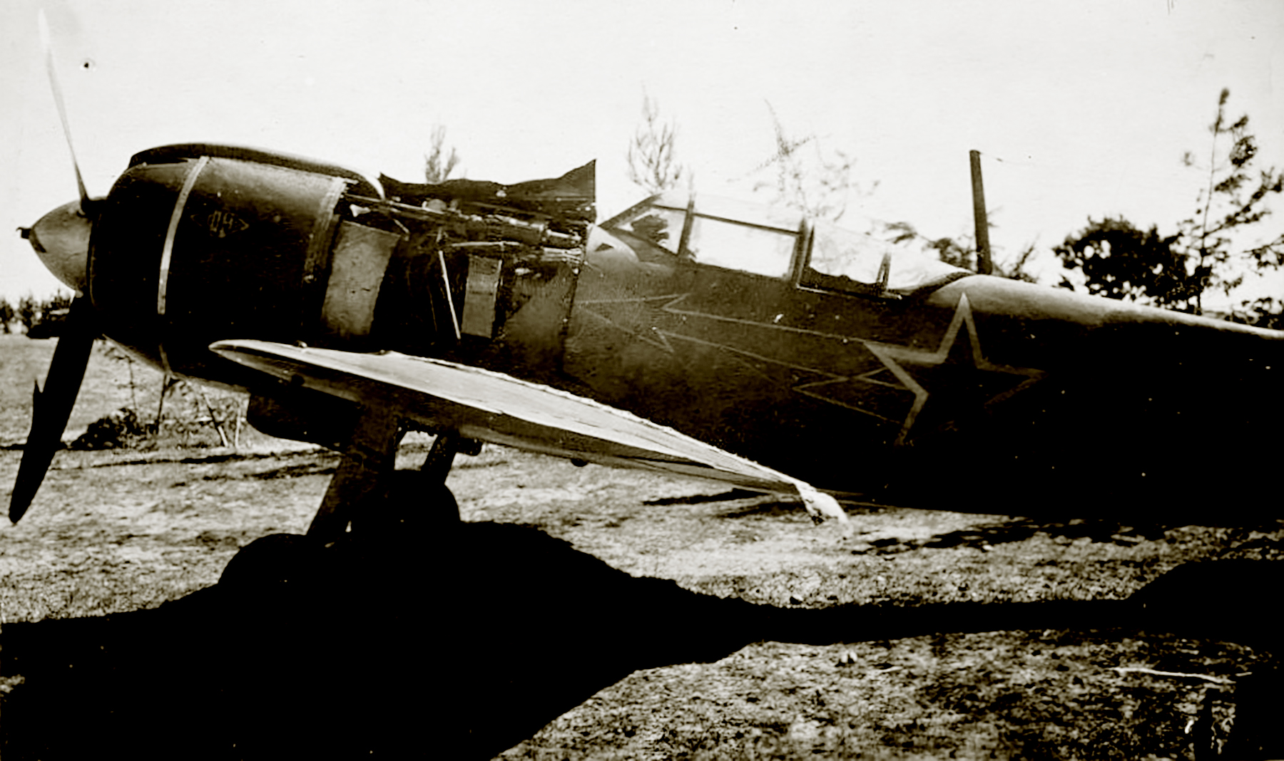 Lavochkin La 5FN 415IAP damaged after combat Kalinin region 1944 01
