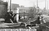 Asisbiz A squad of Italian troops defending a position in Stalino 01