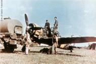 Asisbiz RA Regia Aeronautica Macchi MC200 Saetta 12 Gruppo Ass 160 Squadriglia re fueling 01