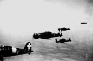 Asisbiz RA Regia Aeronautica Macchi MC200 Saetta 22 Gruppo in loose formation over the Ukraine 1941 01