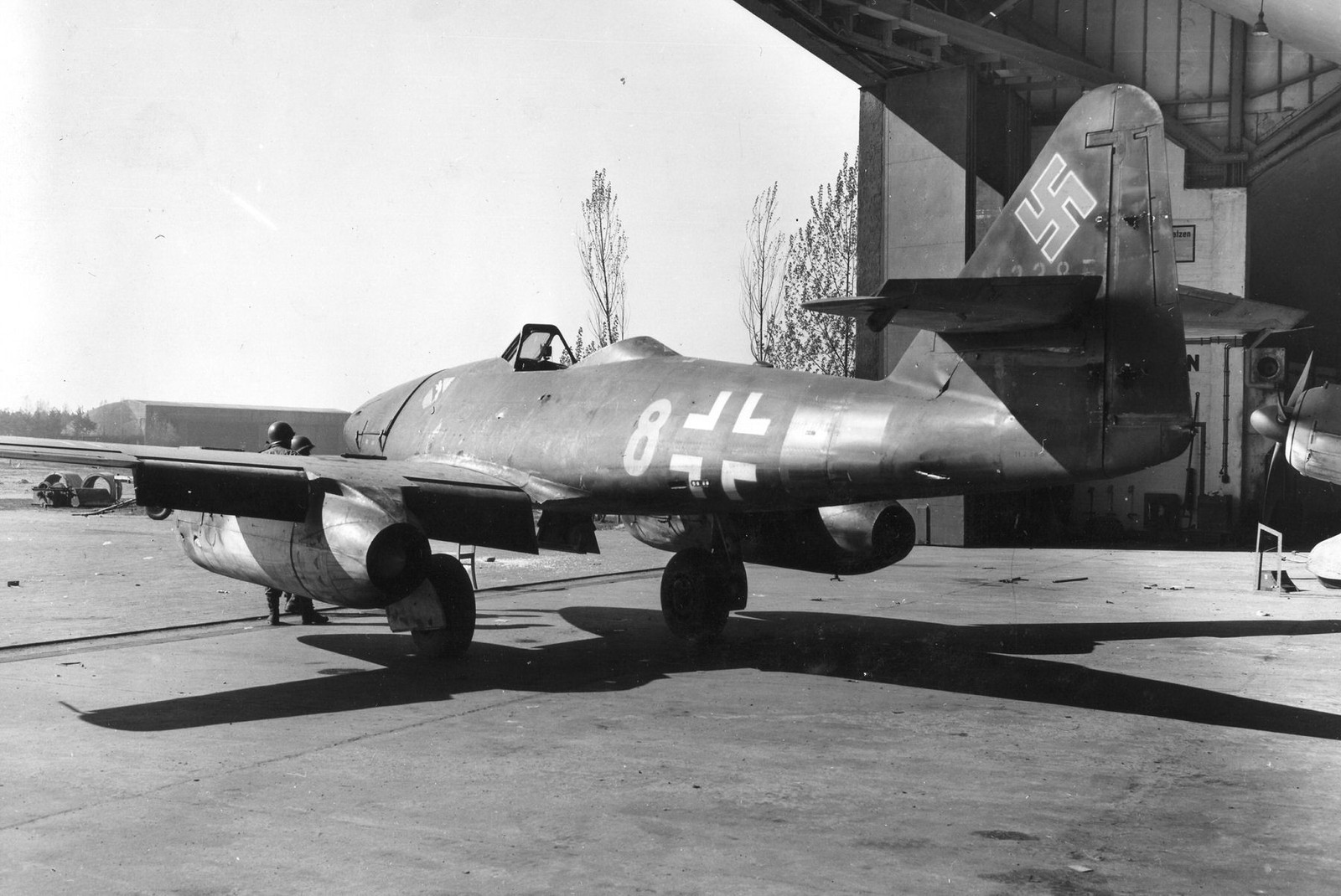Messerschmitt Me 262A1a 3.JG7 Yellow 8 WNr 112365 Germany 1945 02