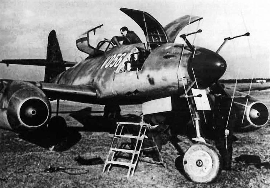 Messerschmitt Me 262B Nachtjager prototype V056 WNr 170056 Germany 1945 01