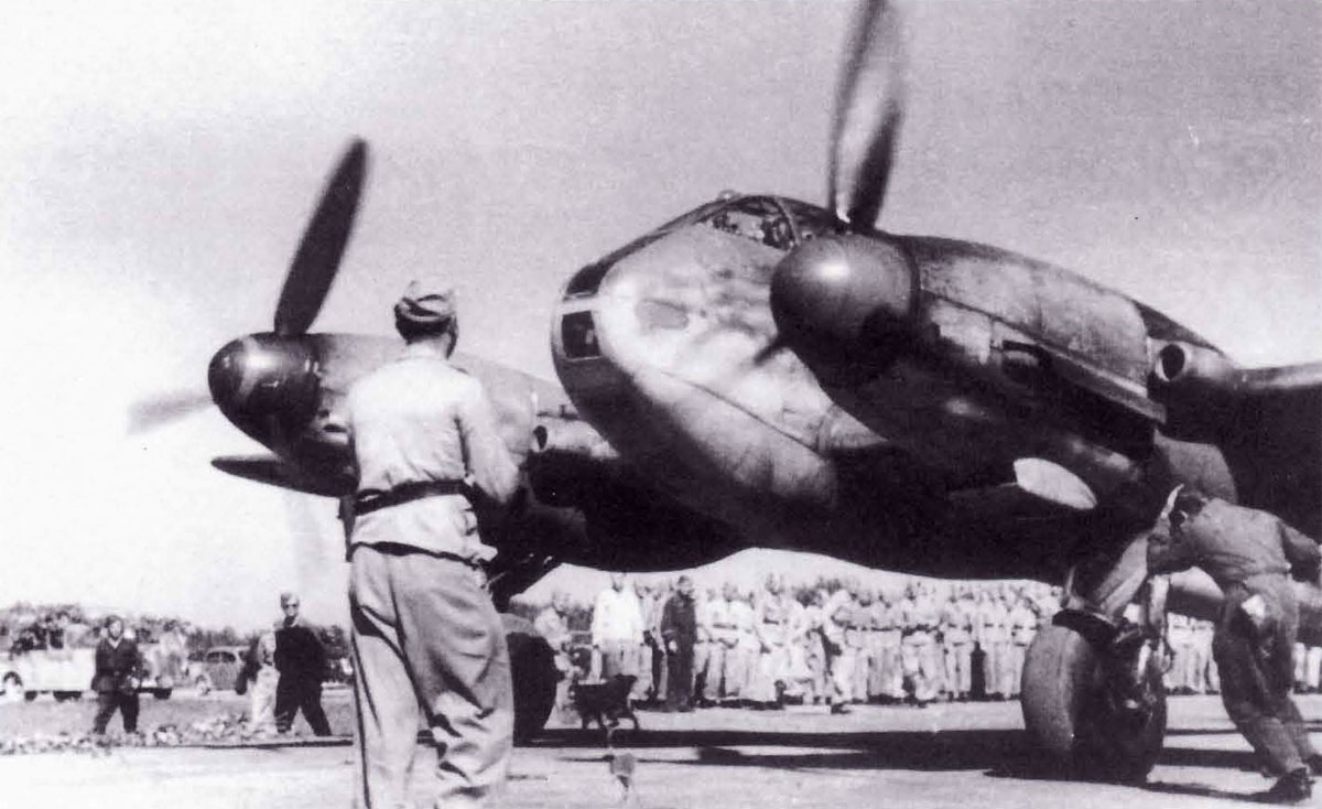 Messerschmitt Me 410A3 Hornisse 2.(F)122 (F6+QK) crash landing Italy 1943 02