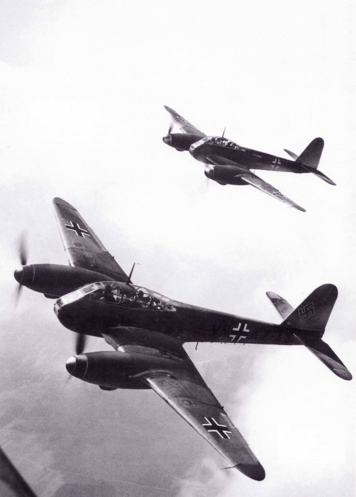 Messerschmitt Me 210A1 Hornisse Stkz VN+AT WNr 210182 in flight 1942 01