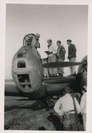 Asisbiz Messerschmitt Me 210A Hornisse with her crew in Italy ebay 01