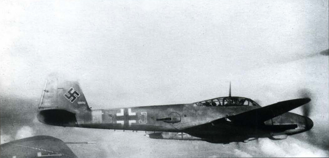 Messerschmitt Me 210 Stab II.ZG1 (1E+JC) WNr 120013 Briansk 1942 01