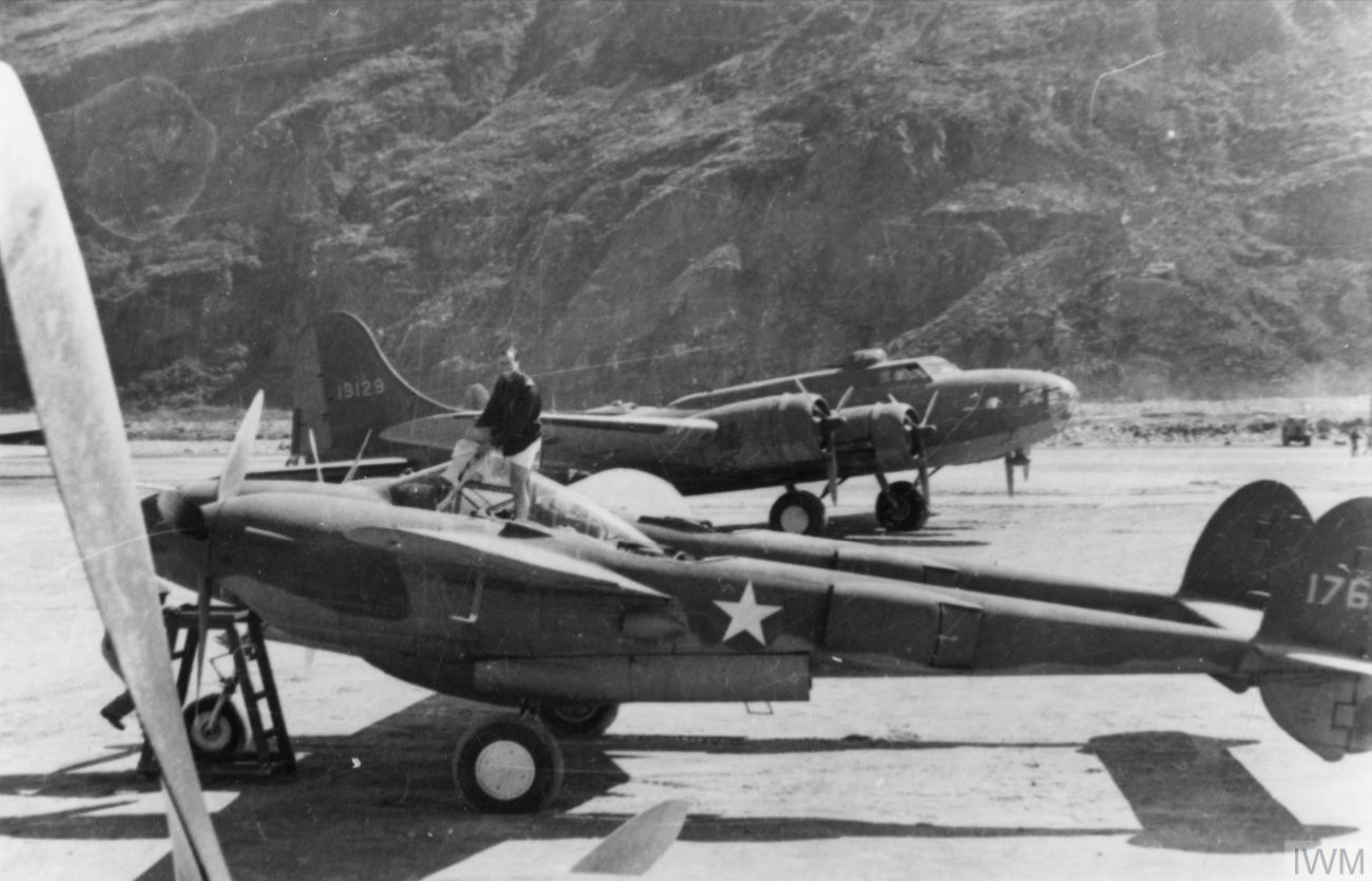 Lockheed P-38 Lightning 12AF 14FG and 41 9129 B 17E Fortress 305BG at Gibraltar Nov 1942 IWM FRE10040