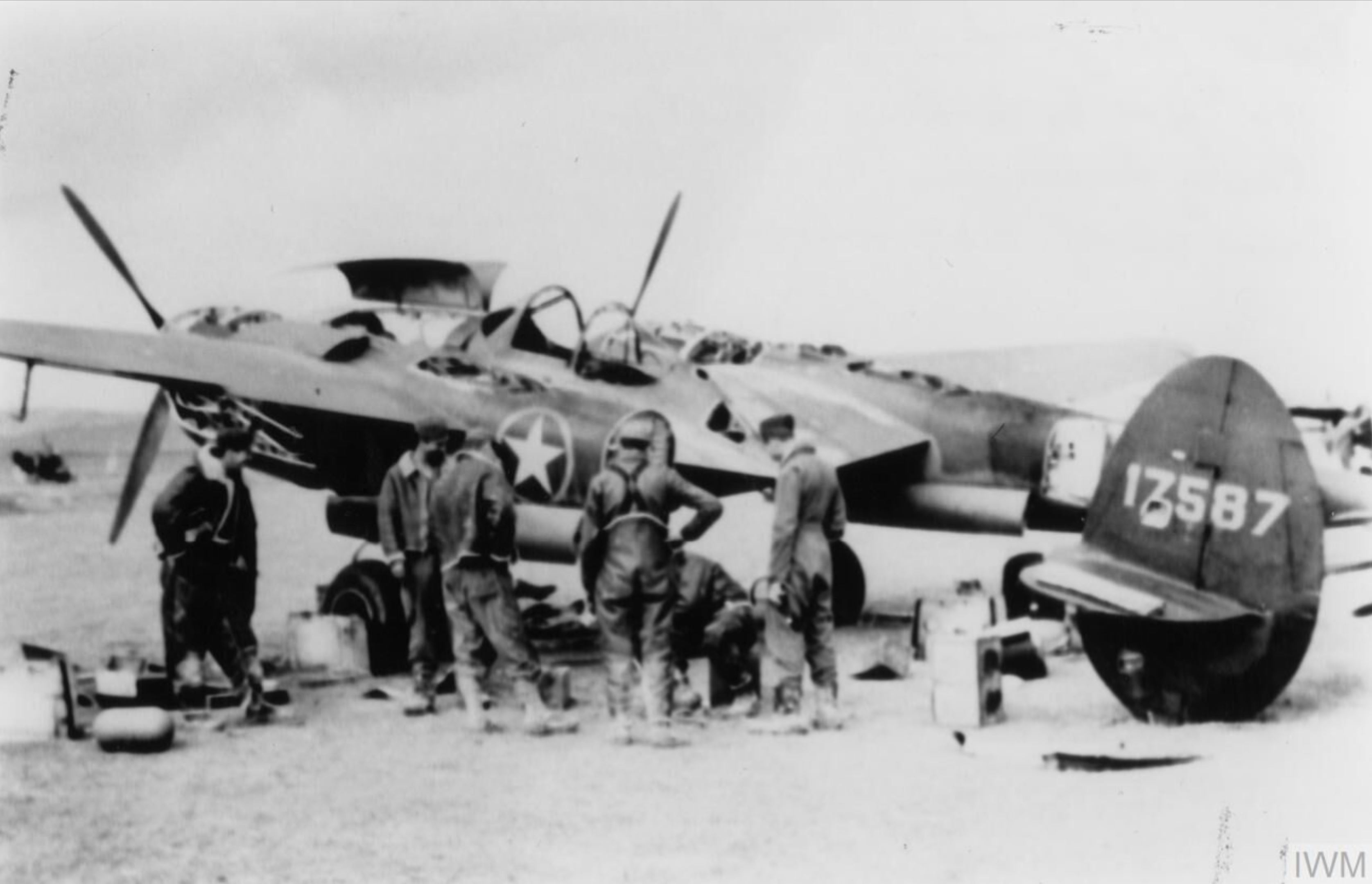 41-7587 P-38F Lightning 12AF 1FG94FS UNO Texas Terror Lt Jack Ilfrey (R) Algeria Dec 1942 FRE8778