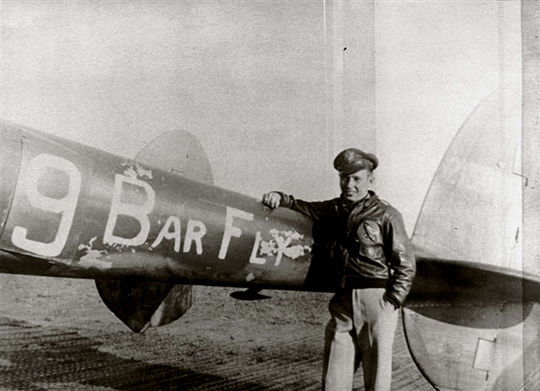 42-13460 P-38G Lightning 12AF 1FG94FS UN 9 Bar Fly North Africa 01