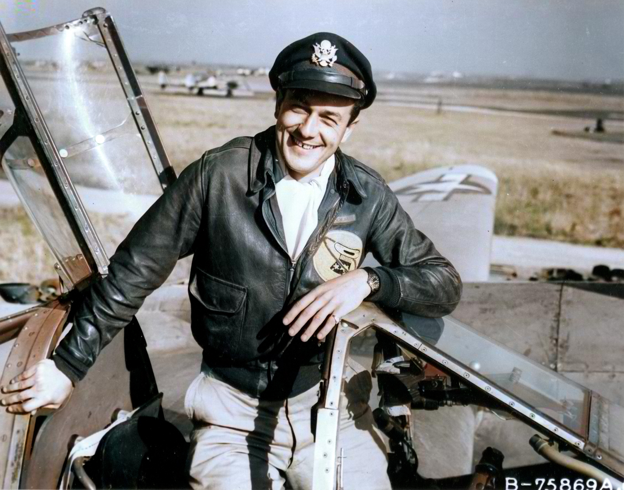 A 1FG94FG pilot poses next to his P-38 Lightning whilst based in Italy 1944 01