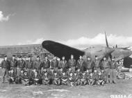Asisbiz A group photo of 1FG94FS pilots posing against a Lockheed P-38 Lightning based in Italy 1944 45 01