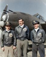 Asisbiz Lockheed P-38 Lightning 15AF 1FG94FS pilots pose for a group photo when based in Italy 1944 01