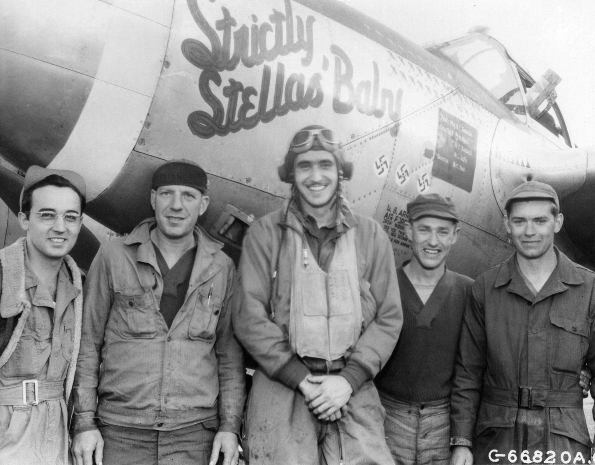 42-68037 P-38J Lightning 8AF 20FG79FS Strictly Stellas' Baby with Major RC Franklin and ground crew England 1944 01