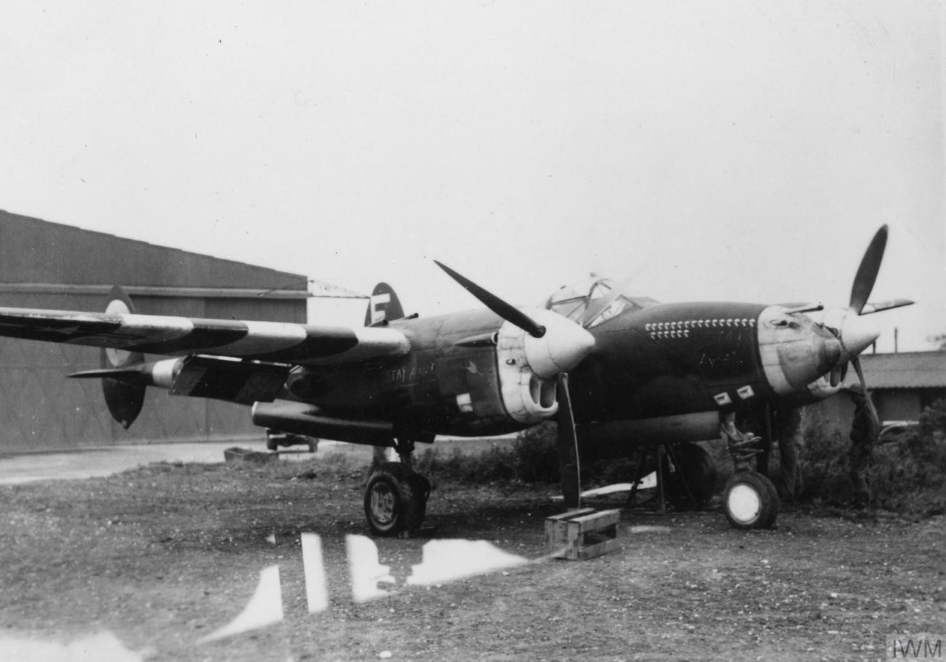 Lockheed P-38J Lightning 8AF 364FG383FS N2F at its base in England June 1944 01