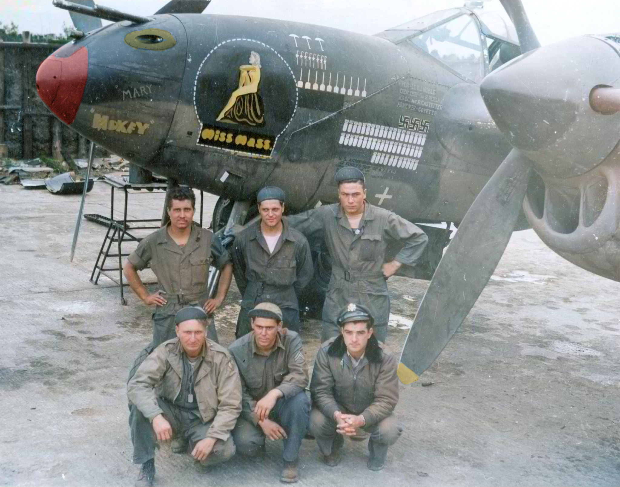 42-67449 P-38J Lightning 9AF 367FG392FS H5Q Miss Mass pilot Lt DJ Noble and his ground crew France 30th Sep 1944 01