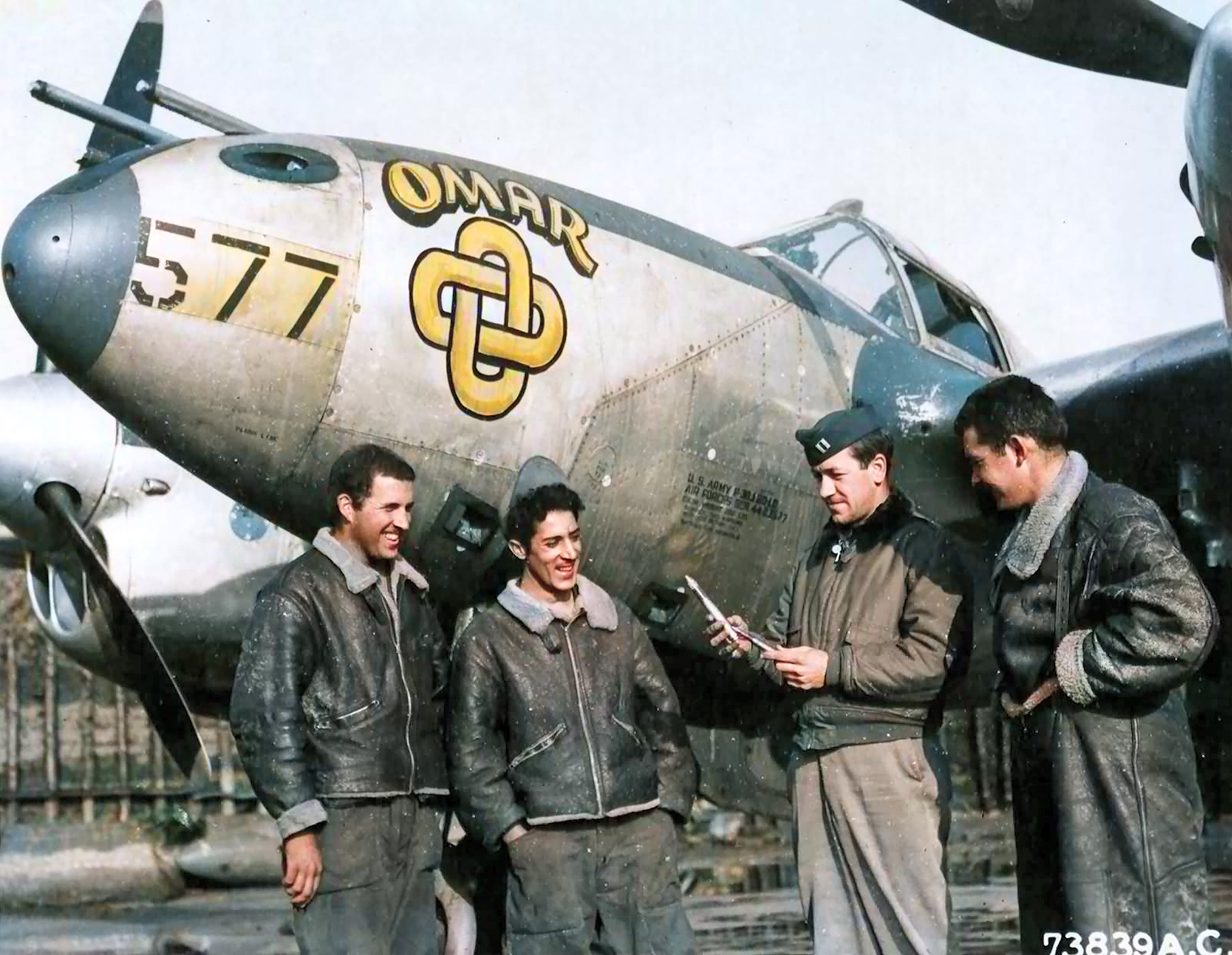 44-23577 P-38J Lightning 9AF 367FG392FS Omar Capt Owen Hansen with his ground crew Juvincourt airfield A 68 France 1944 01