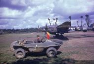 Asisbiz 42 67449 P-38J Lightning 9AF 367FG392FS H5Q June 1944 01