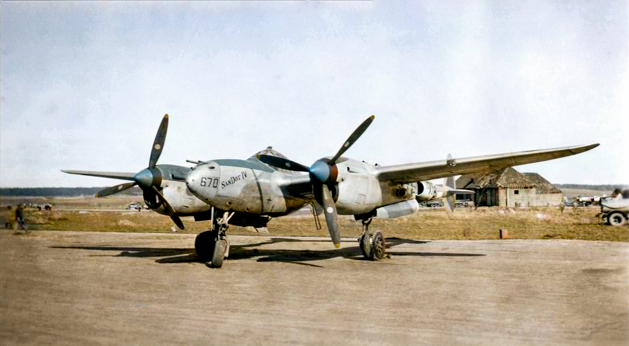 Lockheed P-38J Lightning 9AF 474FG429FS Red Triangle 7YB SanDot IV 670 with left tyre damage 01
