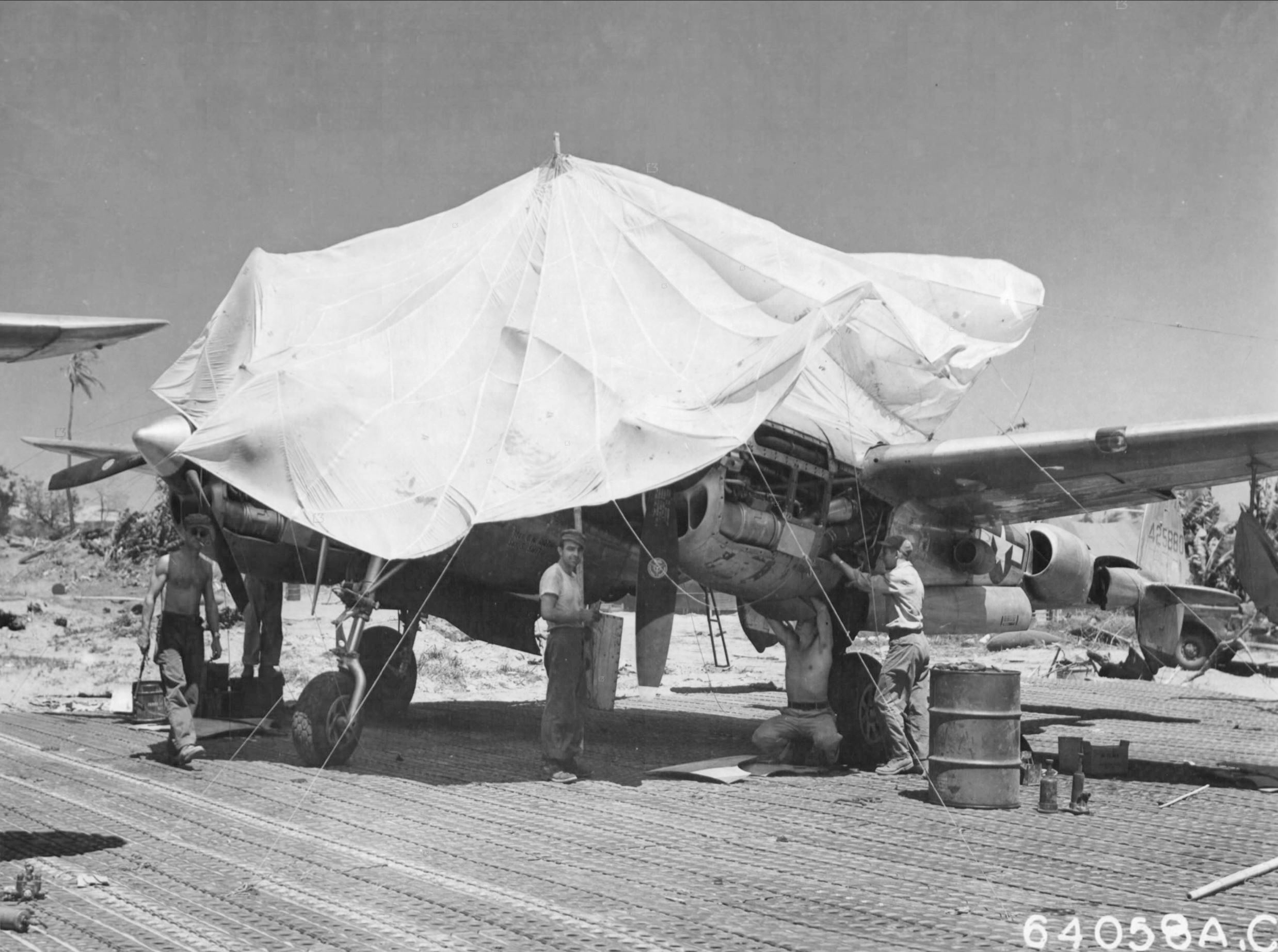 44-25880 P-38L Lightning 5AF 475FG433FS 1Lt Calvin C Wire aircraft undergoing maintenance Luzon Philippines 1945 01