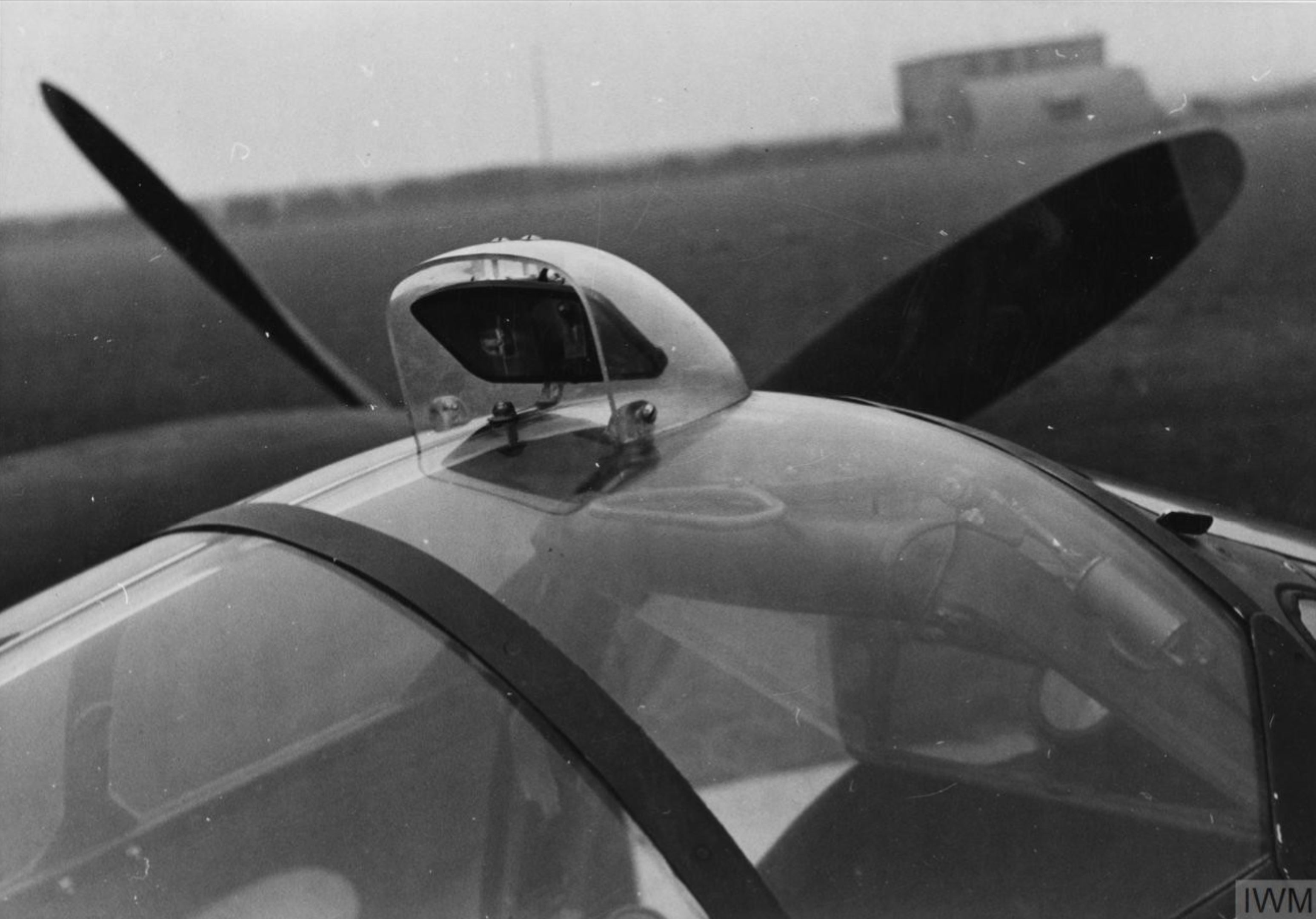 42-67064 P-38H Lightning 8AF 55FG38FS CGC rear view mirror on the cockpit canopy 27th Oct 1943 RE2436