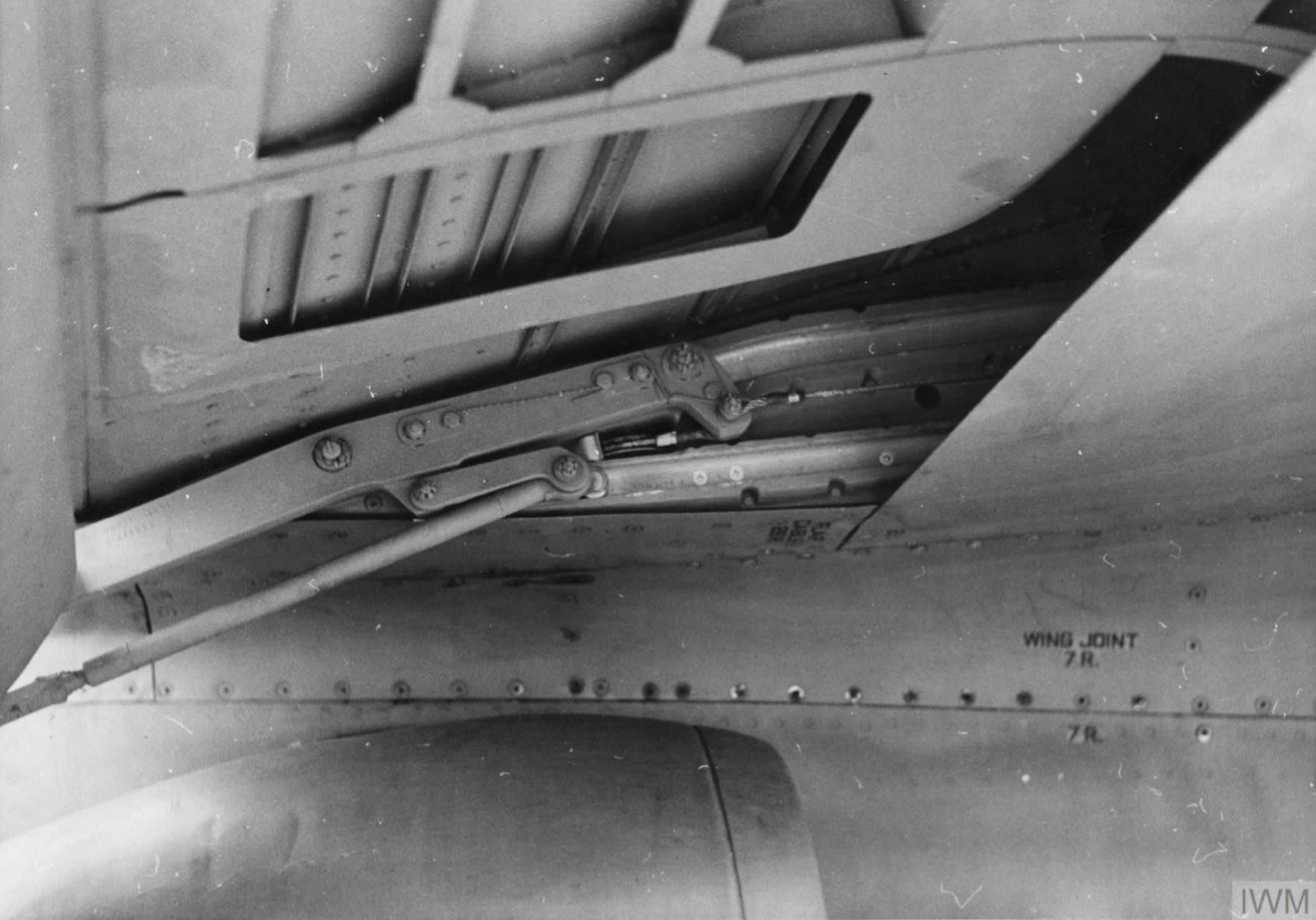 42-67064 P-38H Lightning 8AF 55FG38FS CGC wing flap mechanism 27th Oct 1943 FRE2433