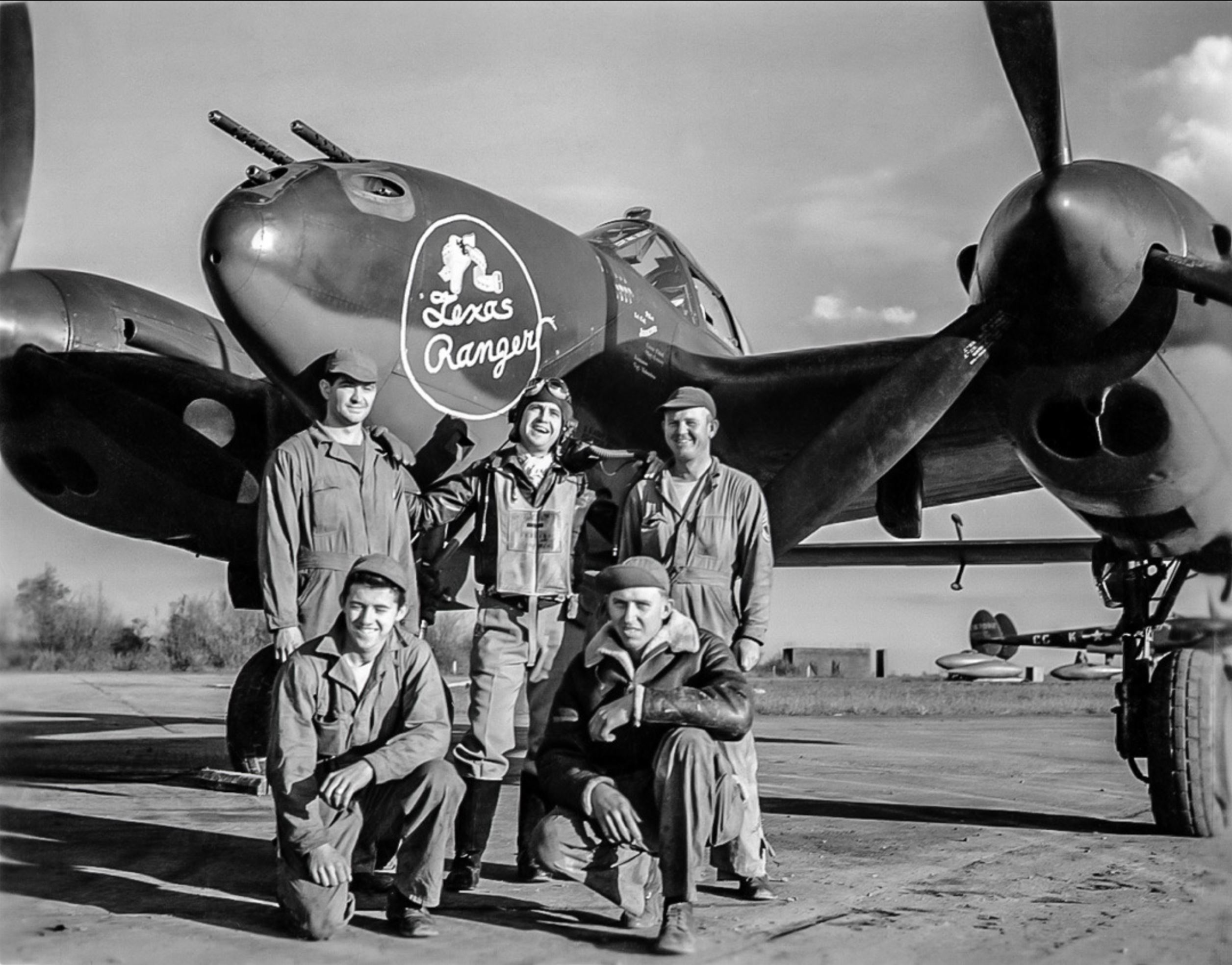 42-67074 P-38H Lightning 8AF 55FG38FS CGJ Texas Ranger Col Jack S Jenkins with ground crew England 01