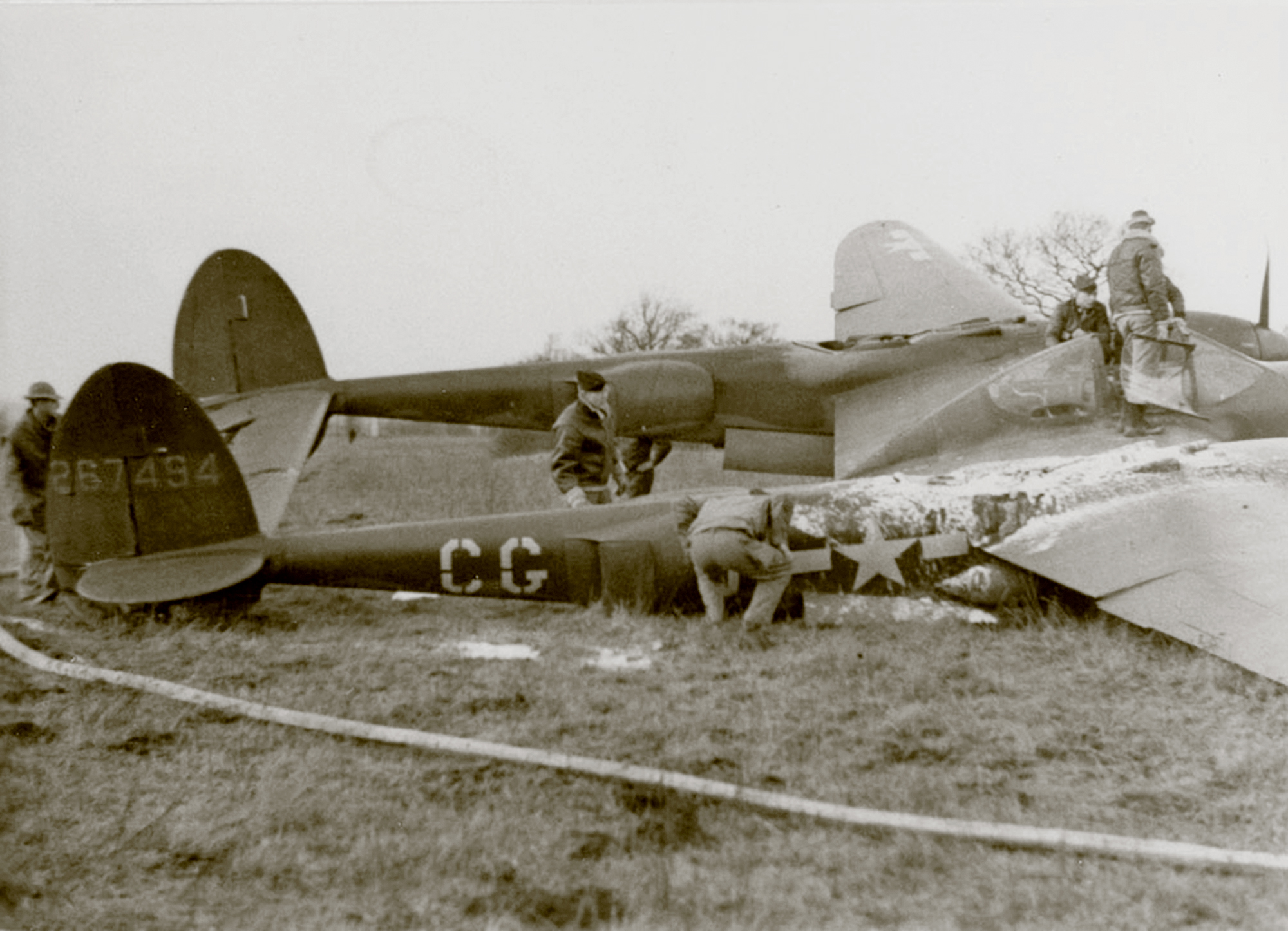 42-67494 P-38J Lightning 8AF 55FG38FS CGW belly landed England 01