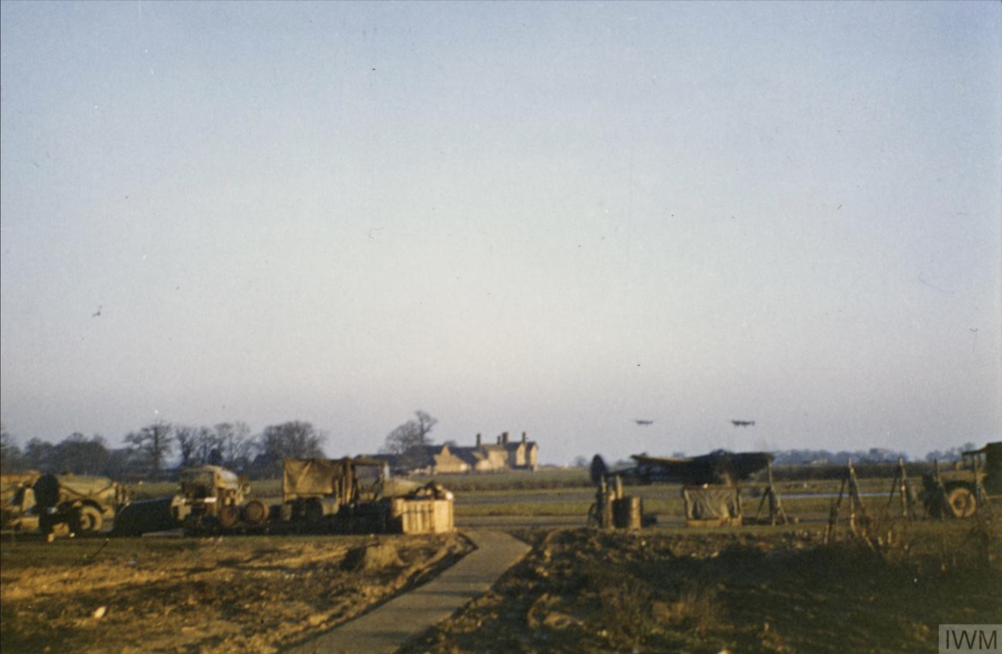 Lockheed P-38H Lightnings 8AF 55FG38FS CG take off at sunrise Nuthampstead IWM FRE12815