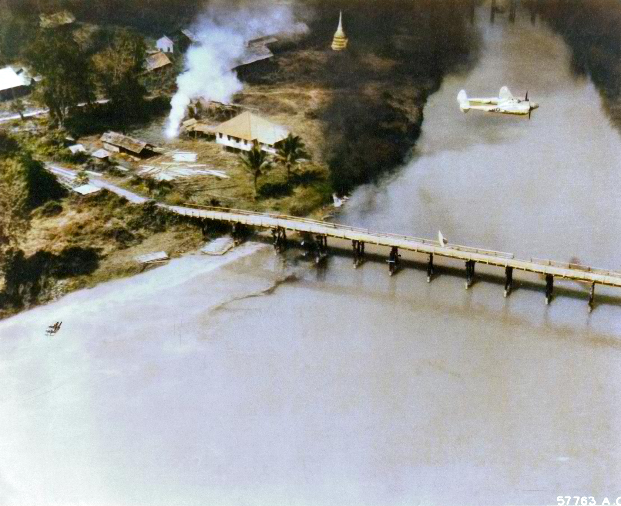14AF Lockheed P-38 Lightnings 56FG449FS Fire Bombs the 1100ft wooden vehicular bridge at Wan Lai Kam Burma 1945 NA874