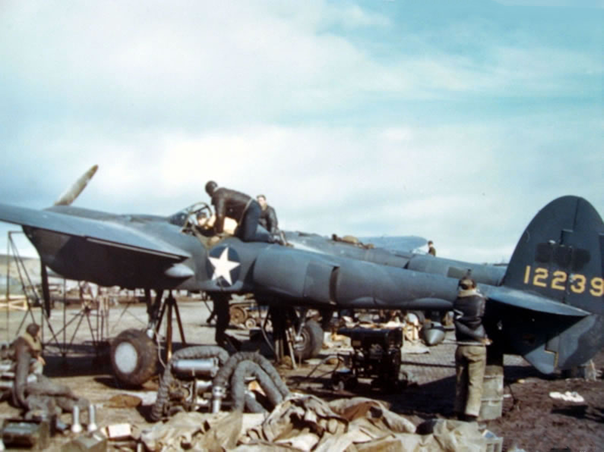 41-2239 P-38E Lightning 343FG344FS Aleutians maintenance 01